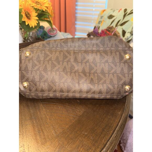 Michael Kors Women’s Harper Black Leather & Gold Hardward Tote Bag - Picture 3 of 11